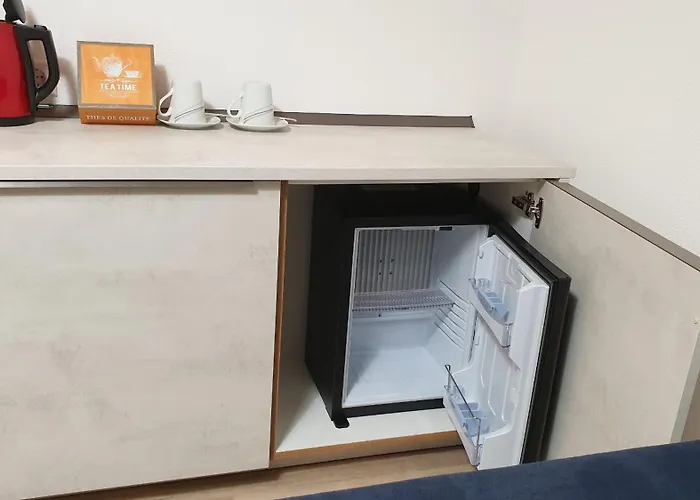 Und Antje Ekert الدنغن مولهوفن