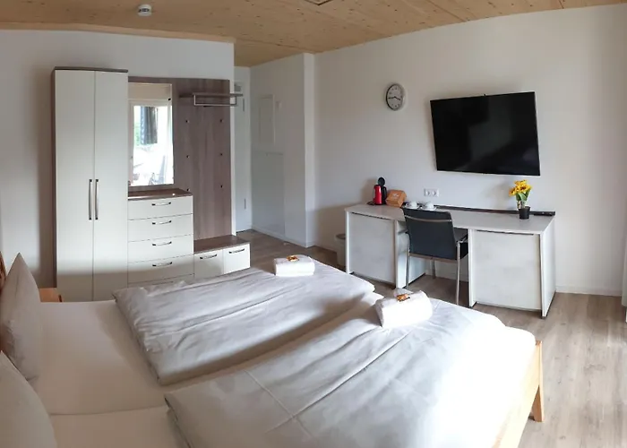 Und Antje Ekert 3* الدنغن مولهوفن